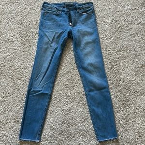 Light wash super skinny jeans